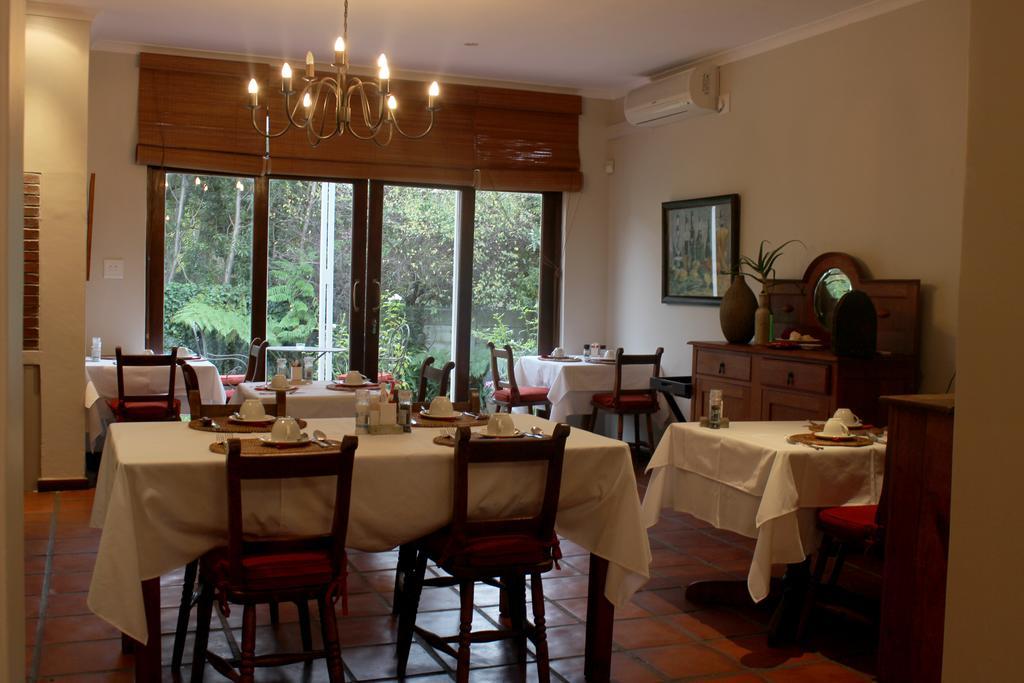 Oak Village B&B Стелленбос Экстерьер фото