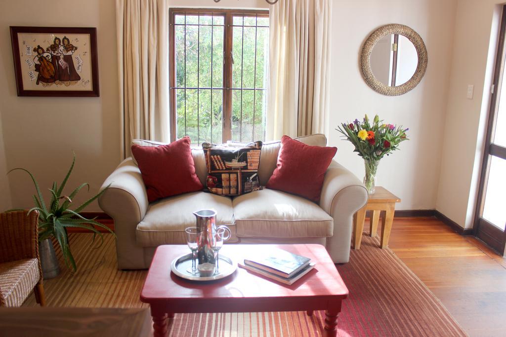 Oak Village B&B Стелленбос Экстерьер фото