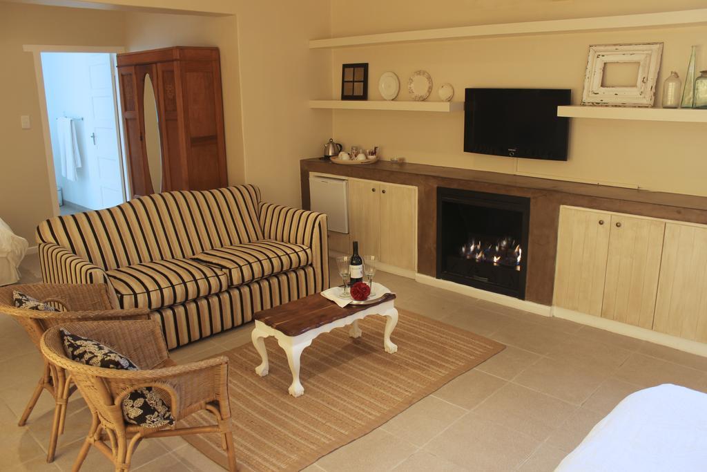Oak Village B&B Стелленбос Номер фото