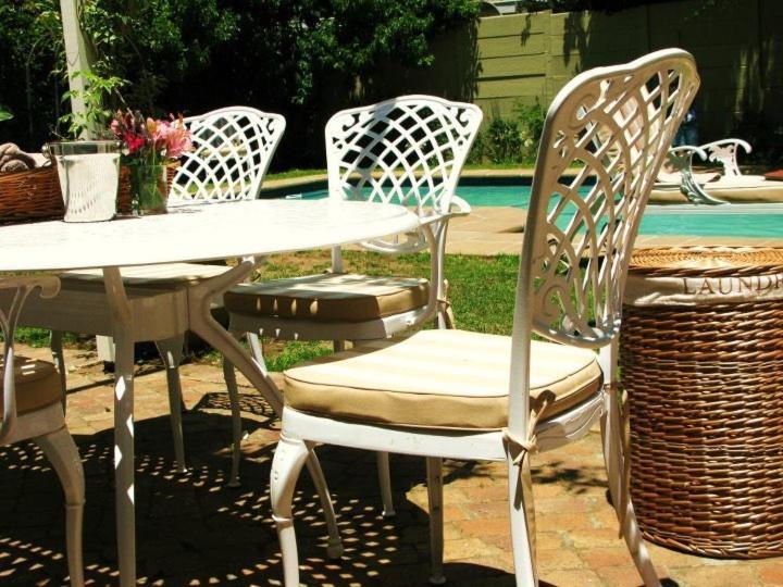 Oak Village B&B Стелленбос Экстерьер фото