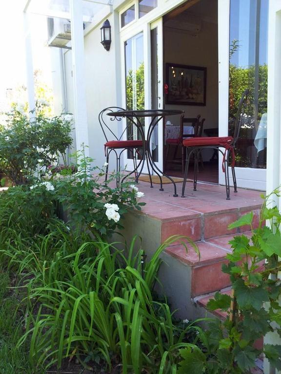 Oak Village B&B Стелленбос Экстерьер фото