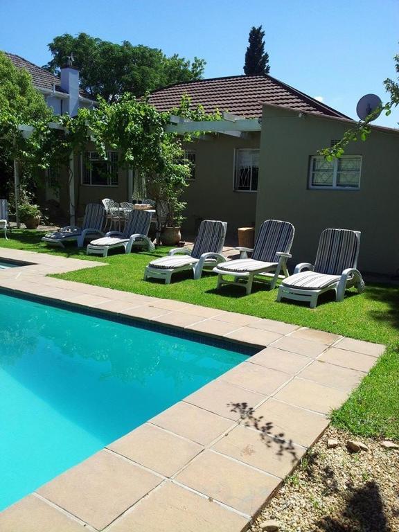 Oak Village B&B Стелленбос Номер фото